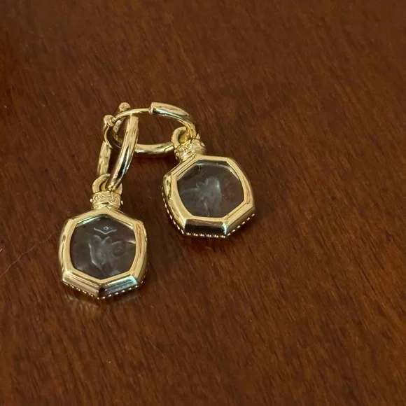 Kendra Scott Davie Intaglio Convertible Hummingbird Huggie Hoop Earrings - Picture 4 of 4